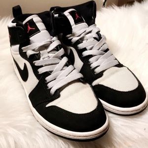 Jordan 1 mid